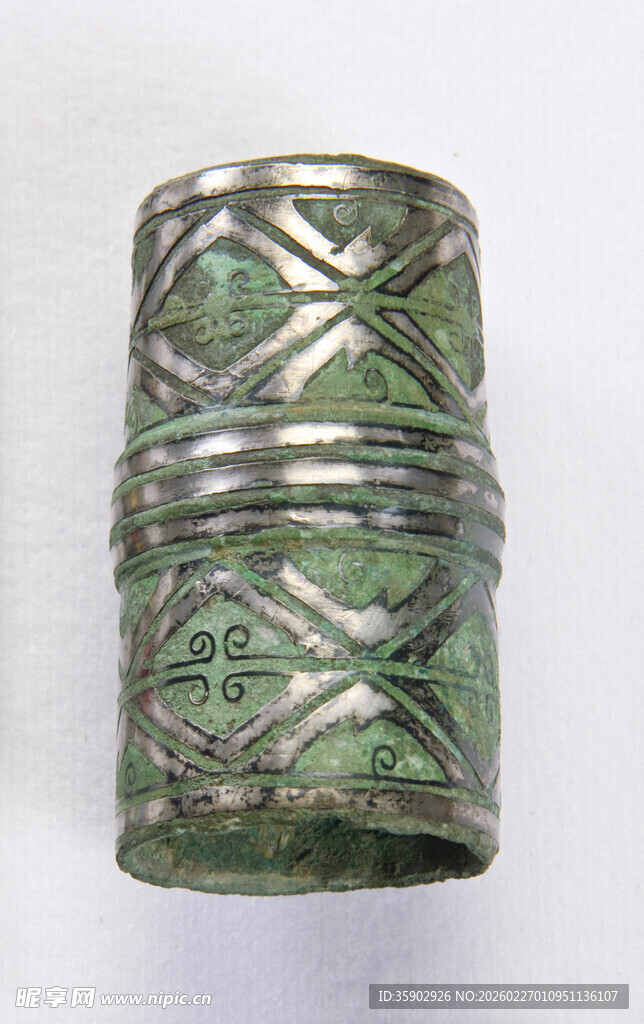 复古花纹金属筒形饰品