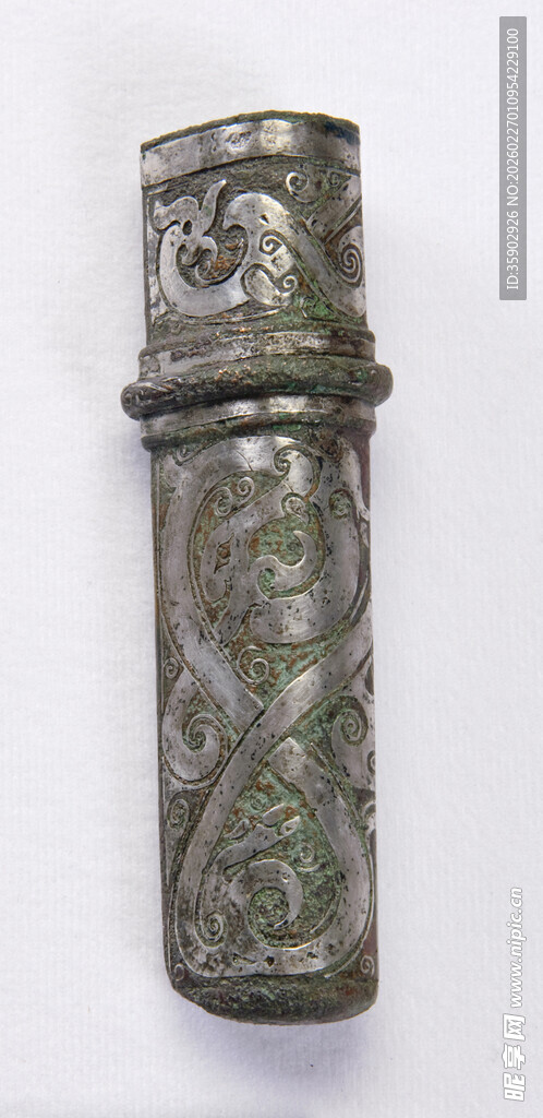 古老雕花金属器物