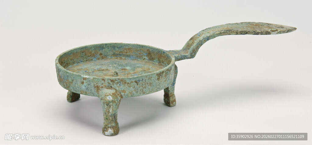 青铜带柄三足盘