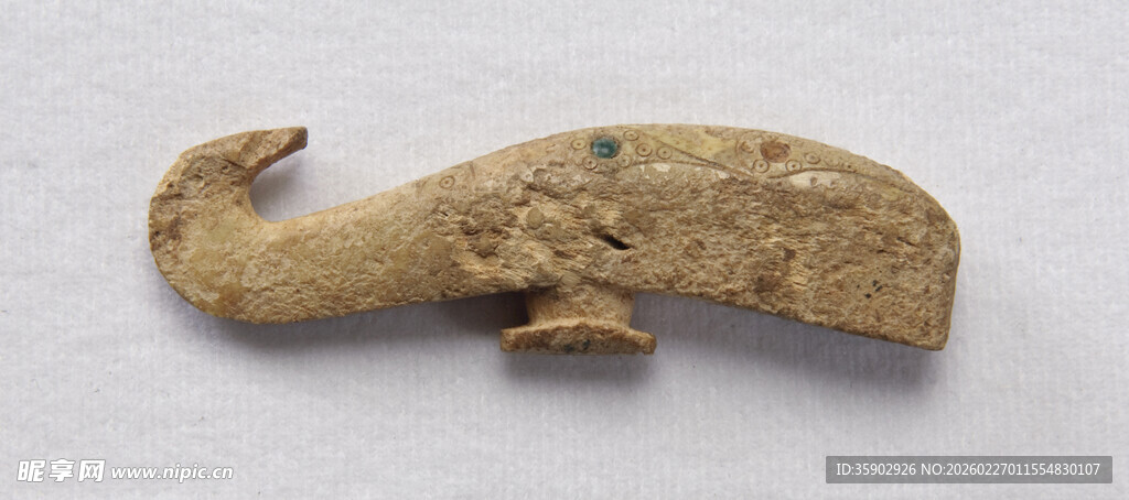 古老鱼形木雕摆件