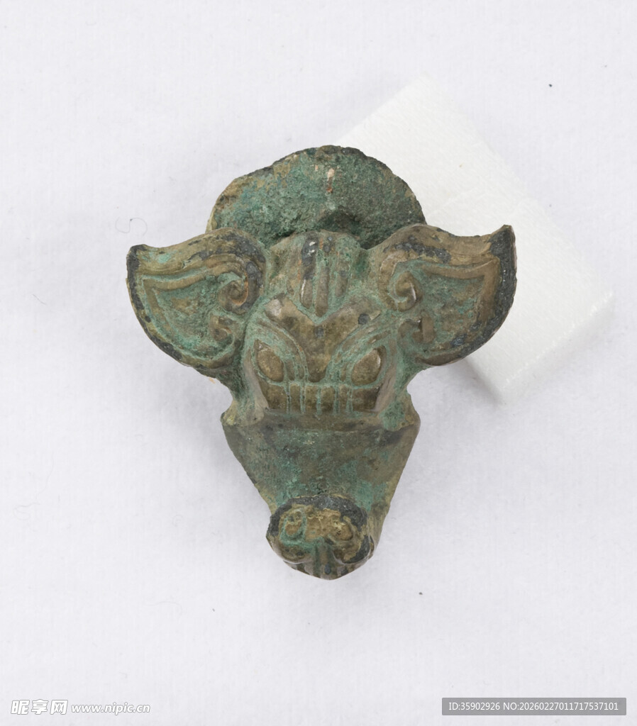 青铜兽面形饰件