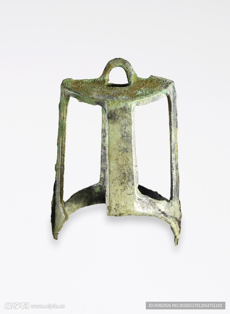 青铜三足器