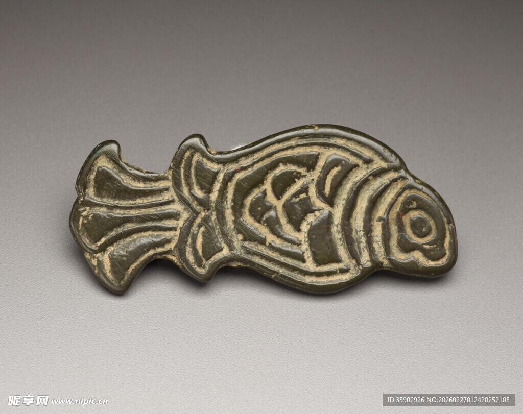 古拙鱼形金属饰品