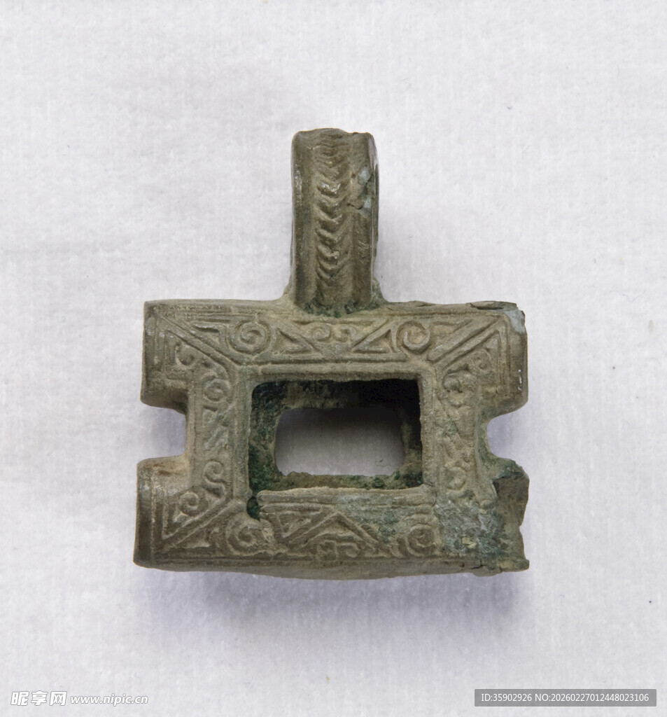 古代青铜方孔物件