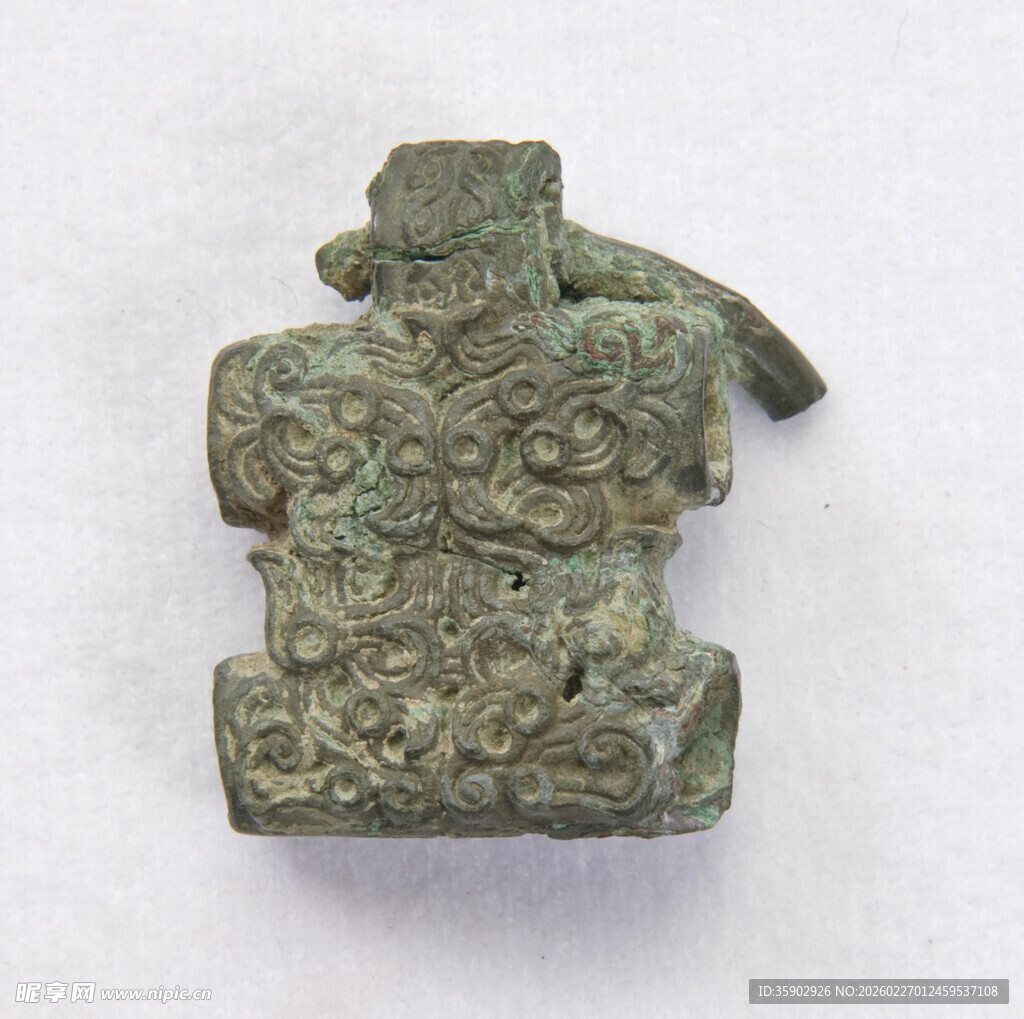 古老青铜神兽形器物