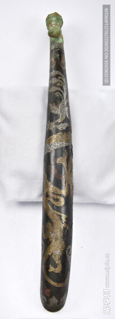 精美花纹长柄器物