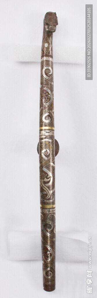 古老精美花纹木质长器物