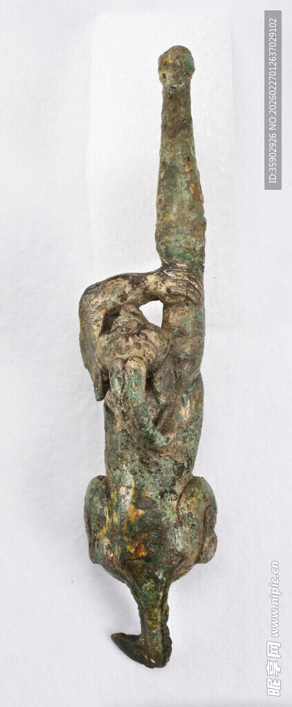 青铜倒立人像文物展示