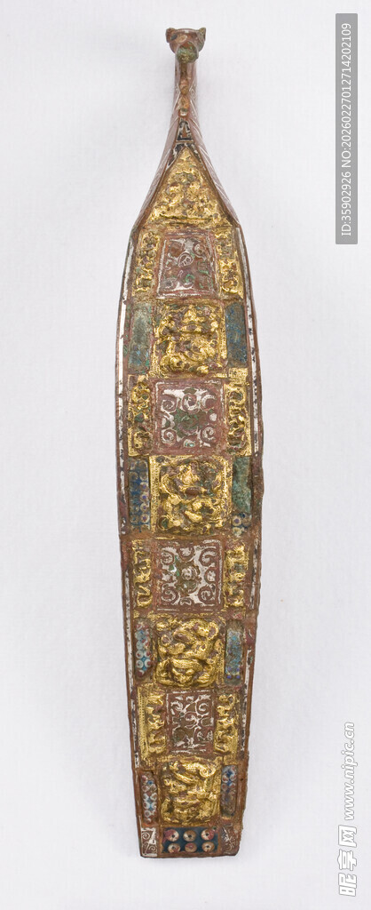 精美花纹装饰长形花瓶