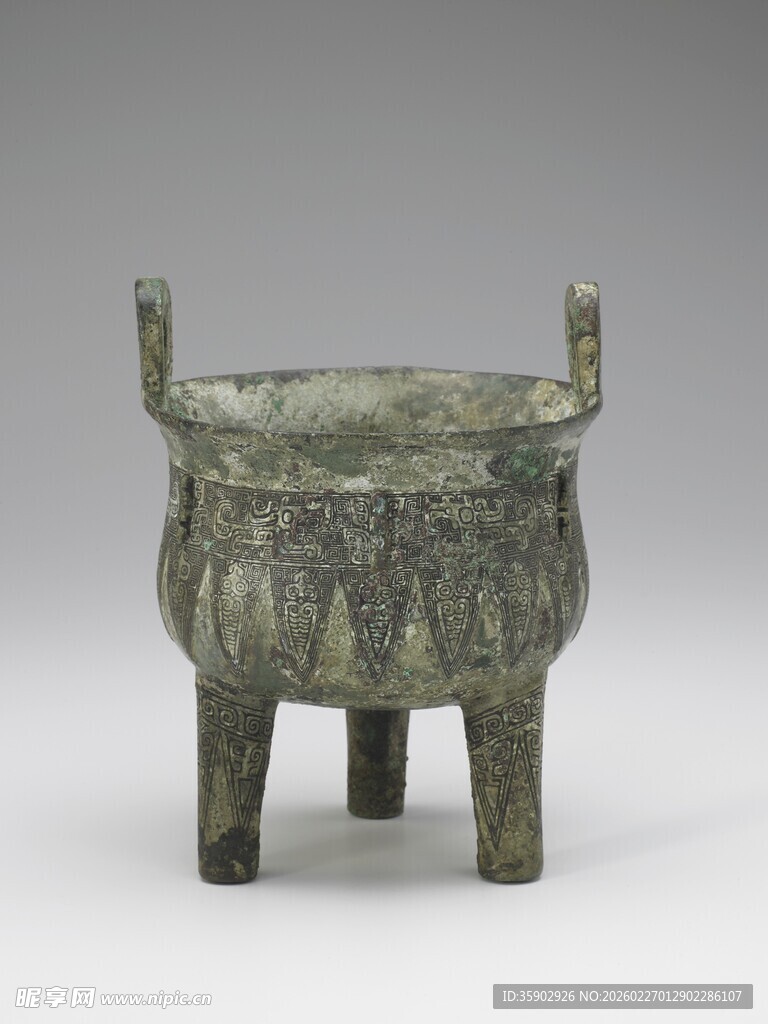 青铜三足鼎