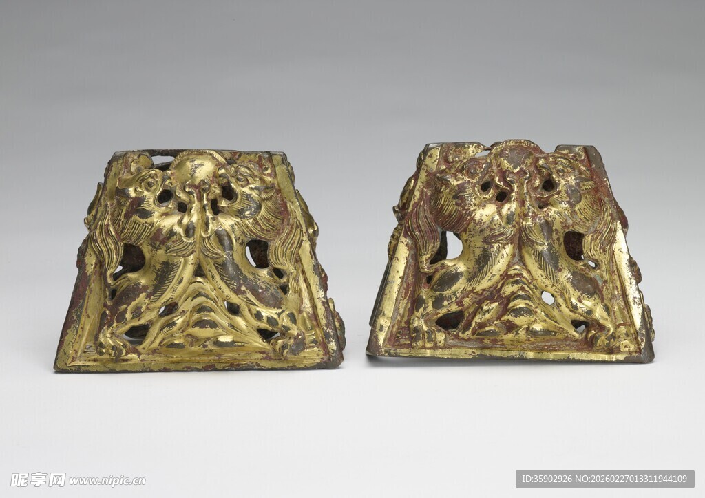 古铜色精美雕刻方形摆件