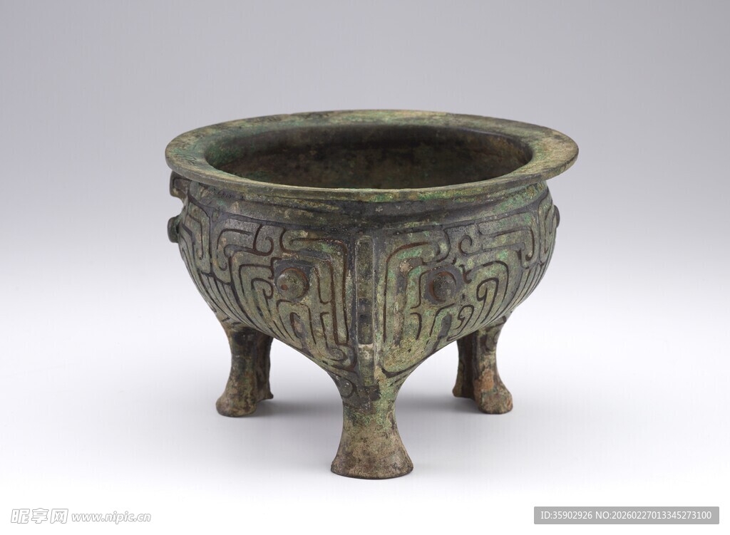 青铜三足鼎