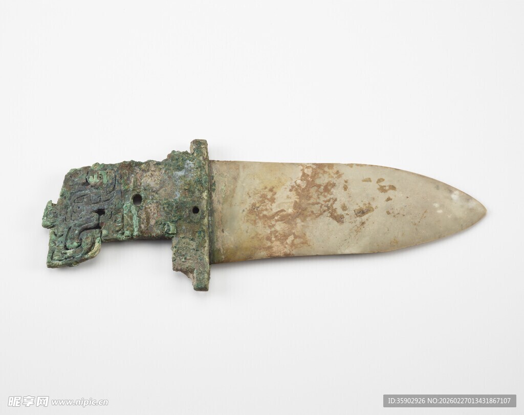 青铜矛头文物特写