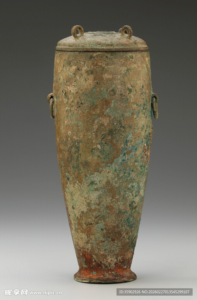 古朴青铜瓶