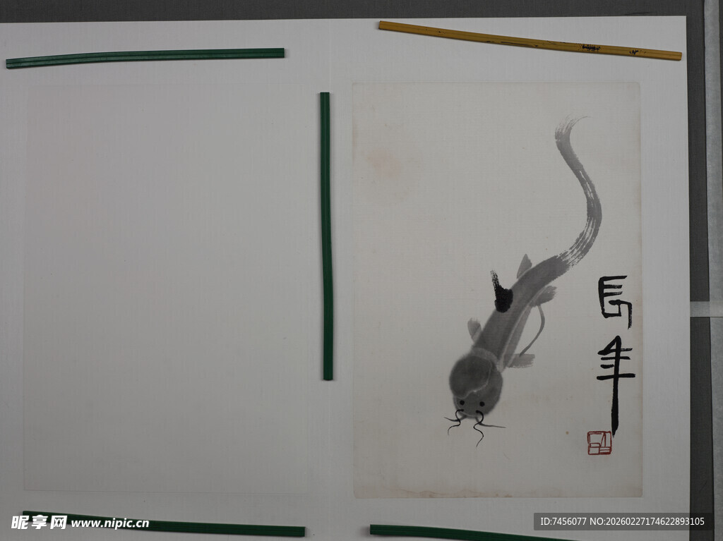 水墨风单尾金鱼画作