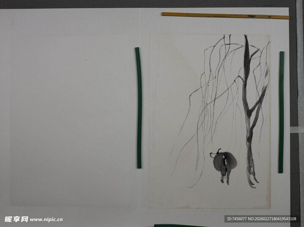 抽象水墨树枝画作