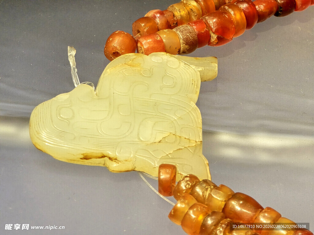 六璜联珠组玉佩细部