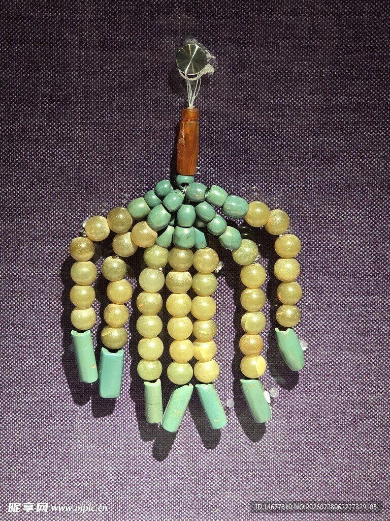玛瑙珠及玉管组合胸佩