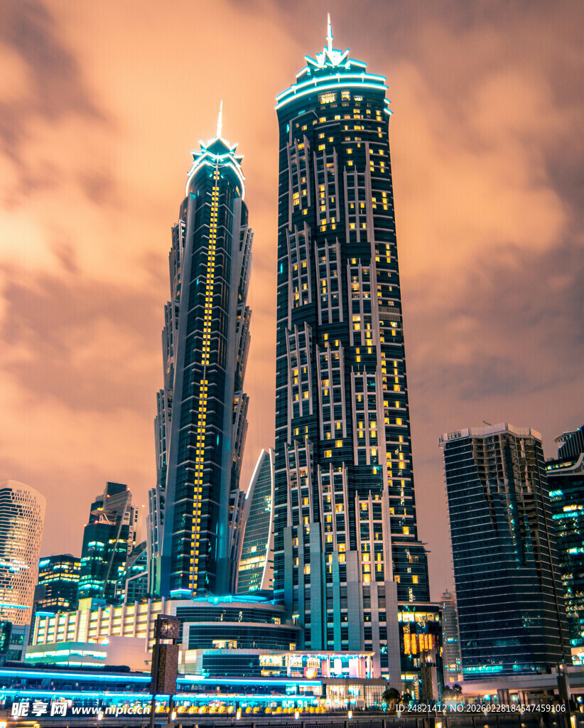 城市天际线中的摩天大楼