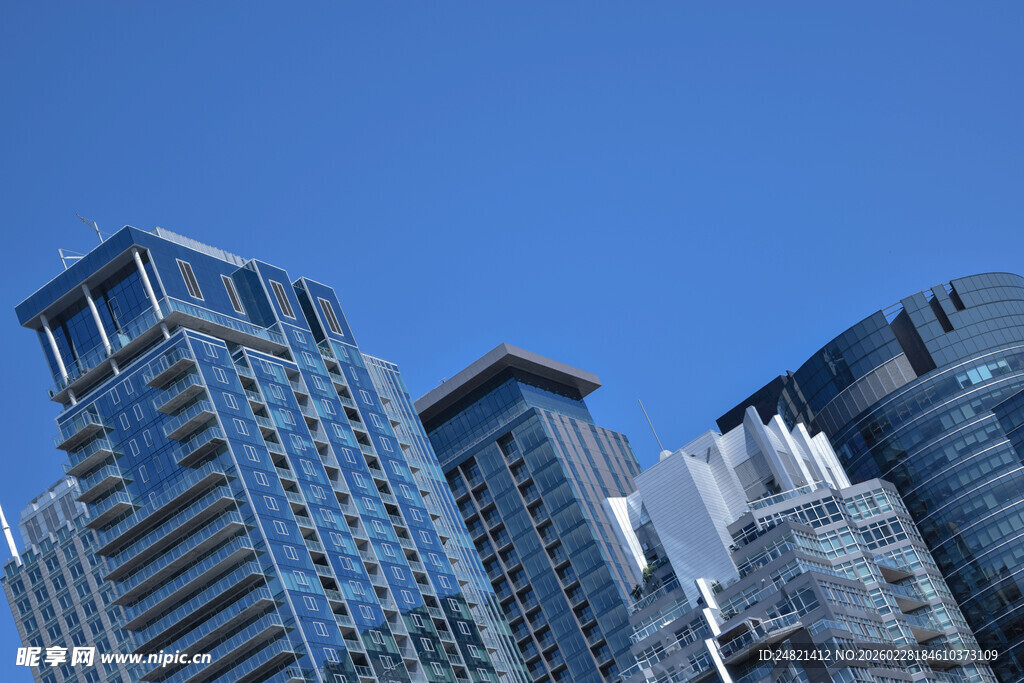 都市高楼林立的天际线