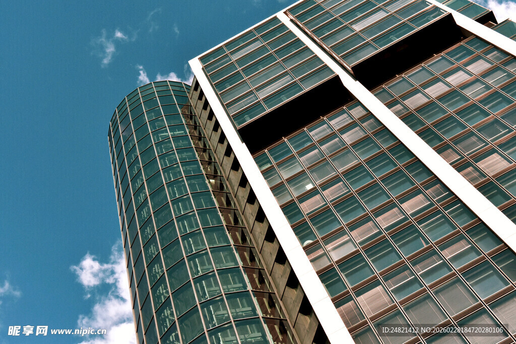 现代高楼大厦仰视视角