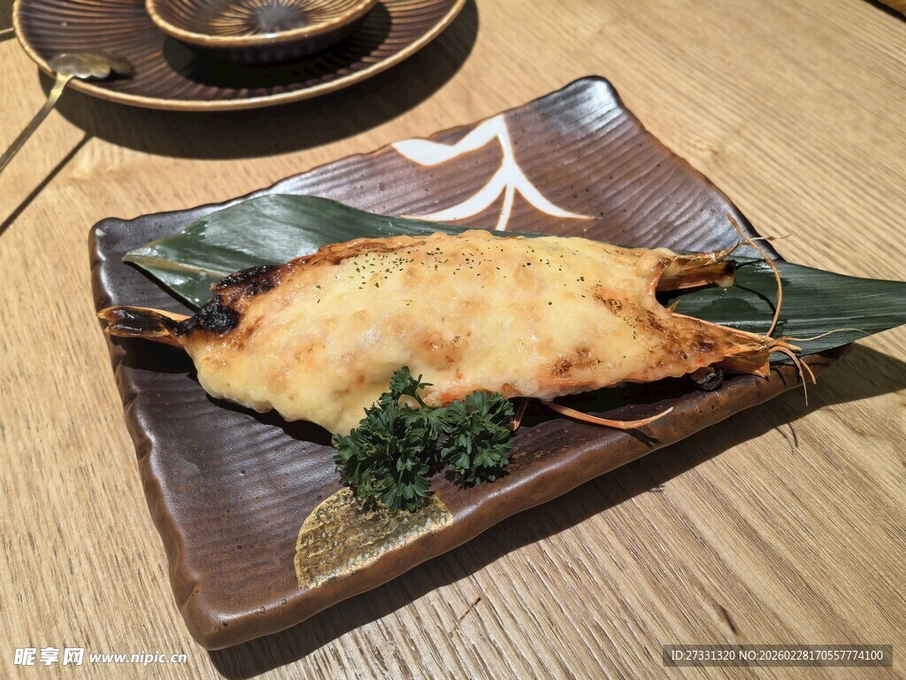 日式炸鱼摆盘精致