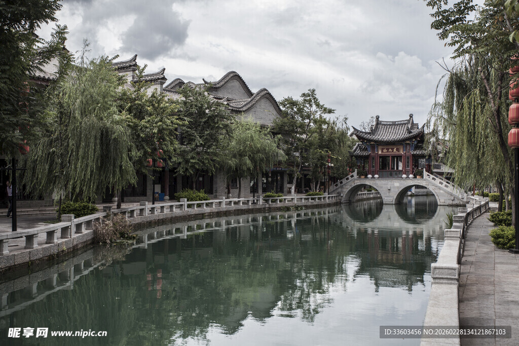 江南水乡古桥流水景致