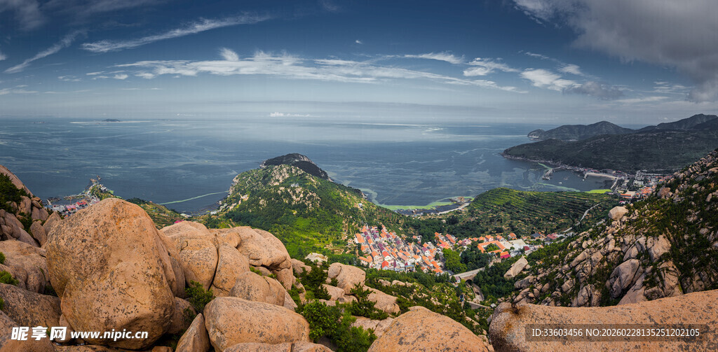 山海相依的壮丽自然景观