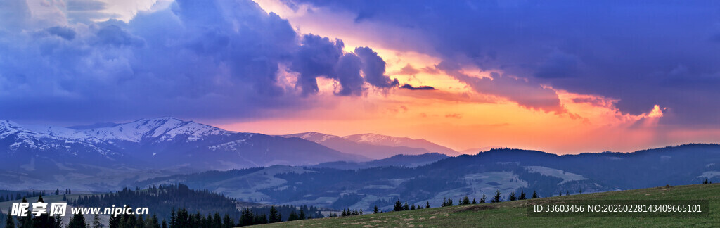 壮丽山间晚霞美景