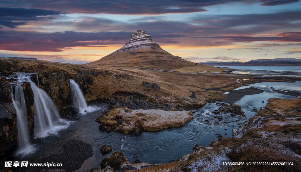 冰岛壮丽自然景观瀑布山峦