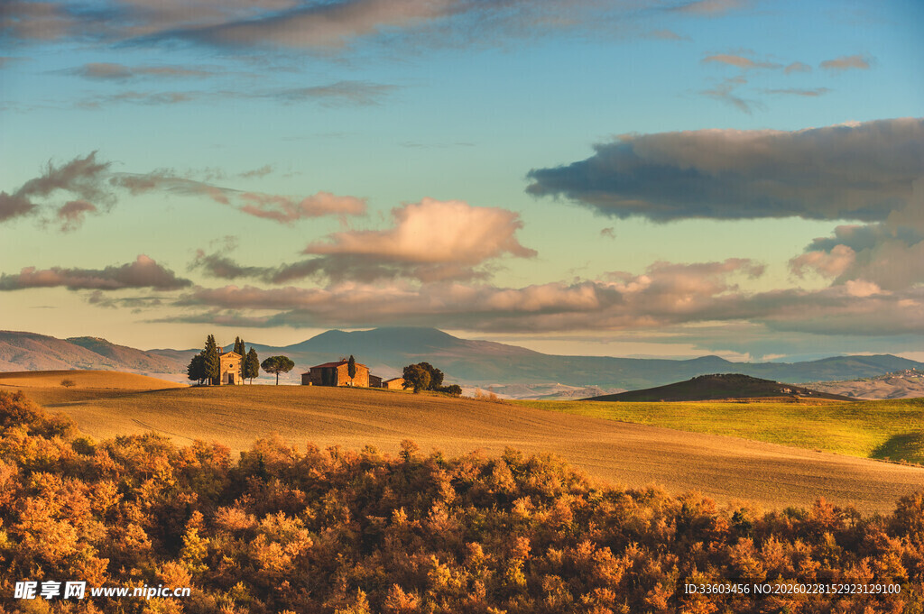 田野风光下的静谧美景