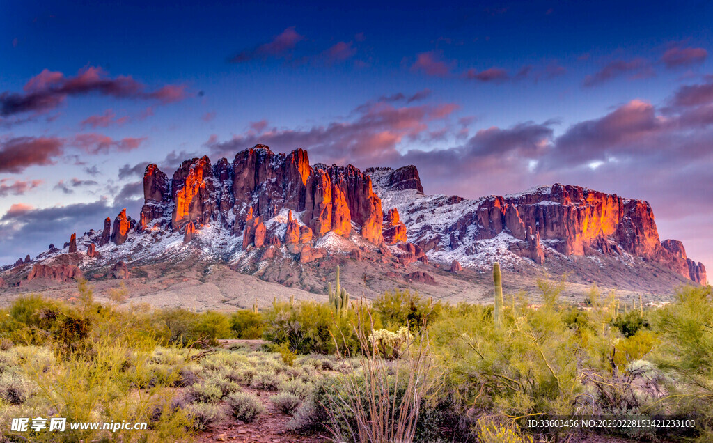 壮丽山景配绚烂天空