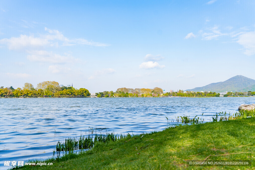 湖畔美景