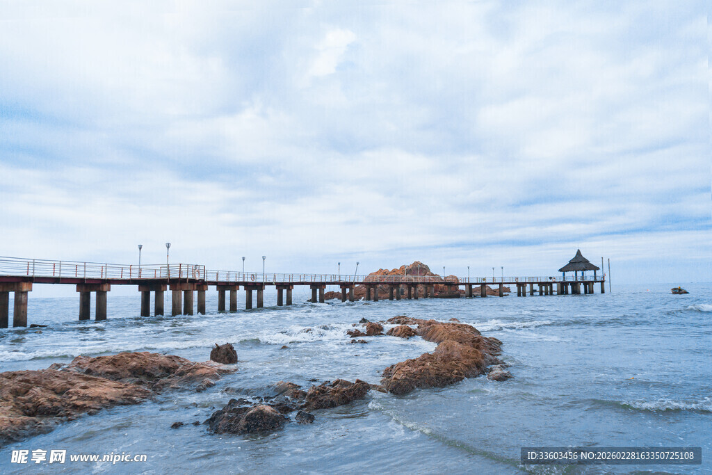 海边栈桥风景