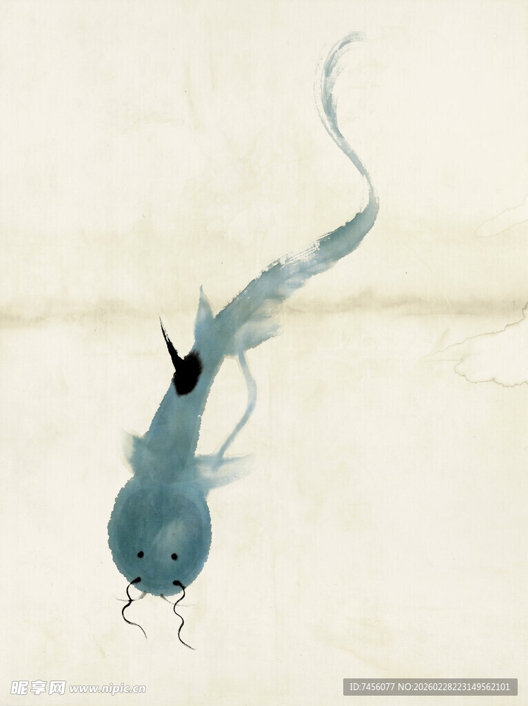 齐白石水墨风格游动的蓝色小鱼