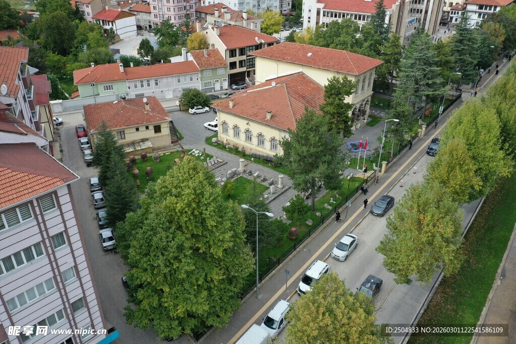 俯瞰宁静的城镇街景