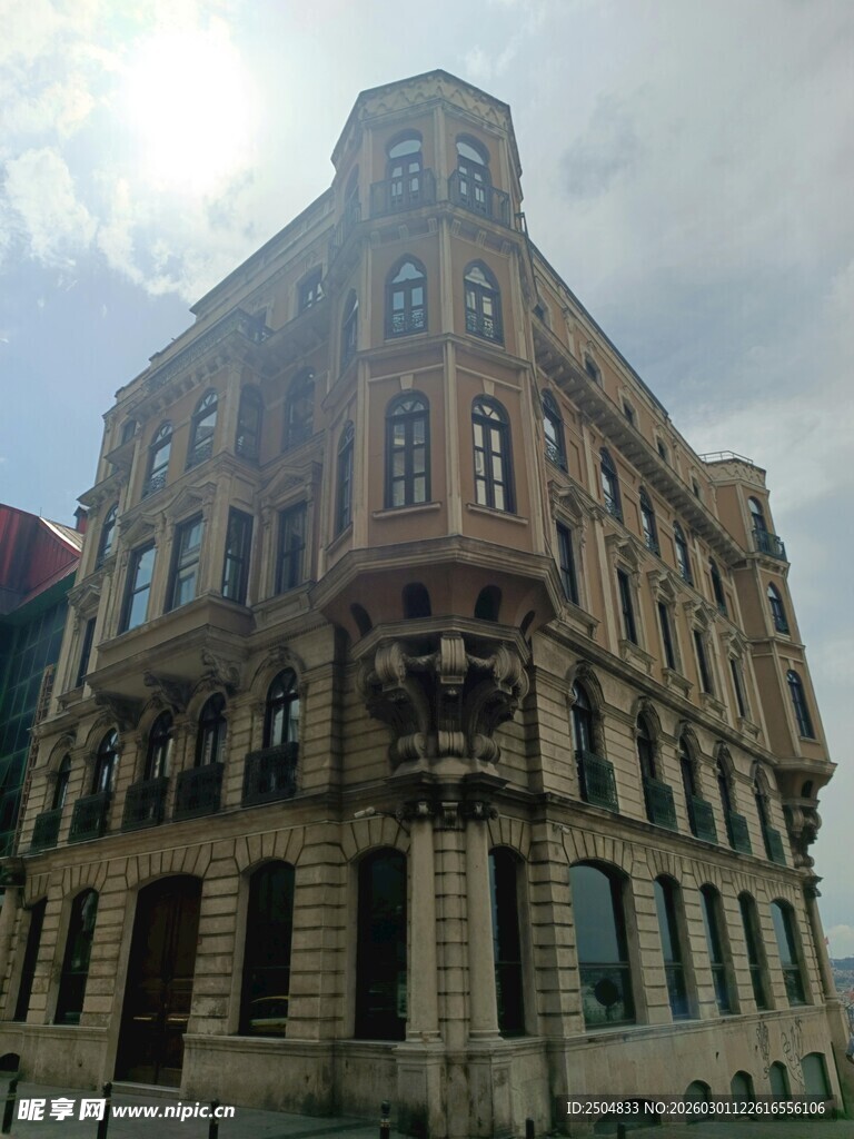 复古风格多层欧式建筑