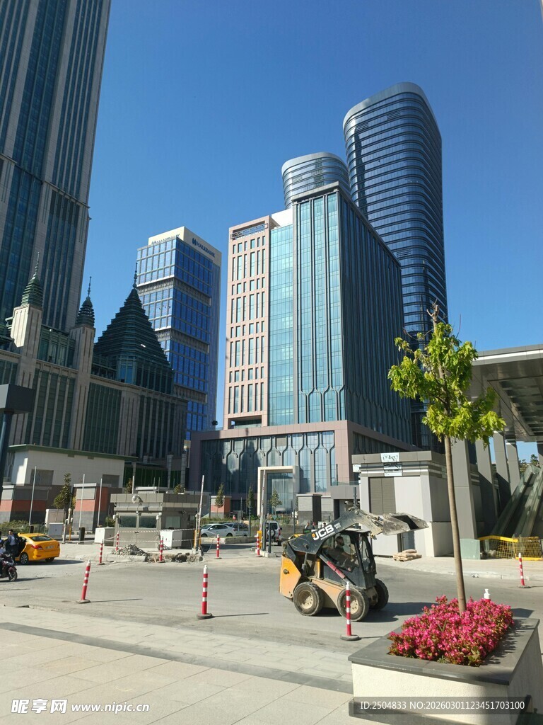 现代都市广场与摩天大楼