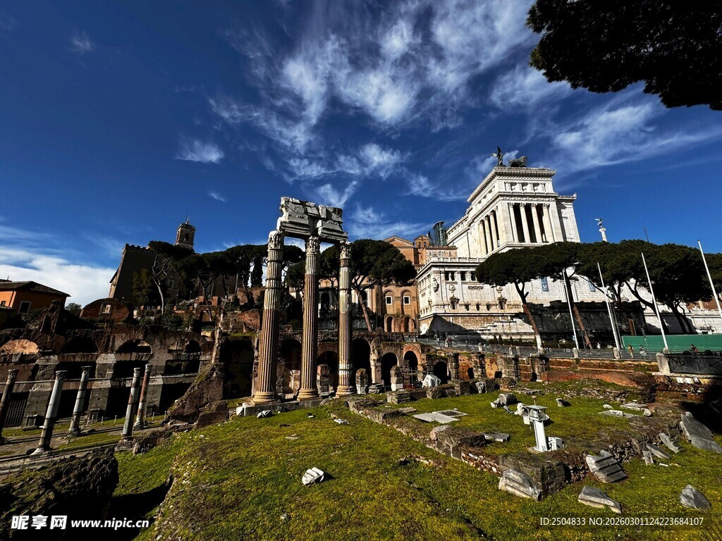 罗马古迹 历史与蓝天相映