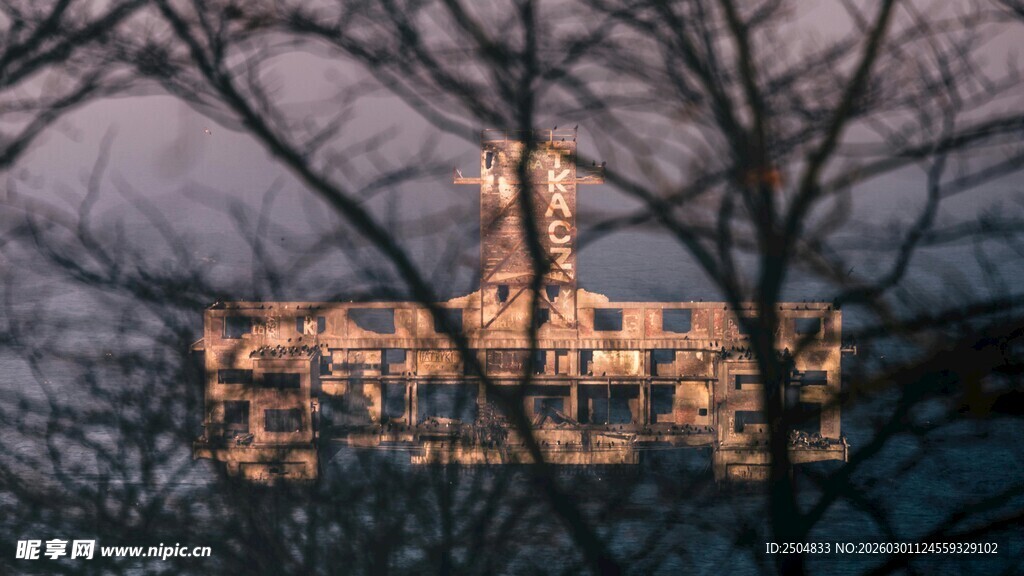 夜幕下的灯火辉煌建筑