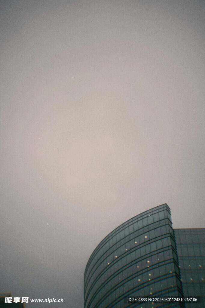 现代建筑仰拍天空景象