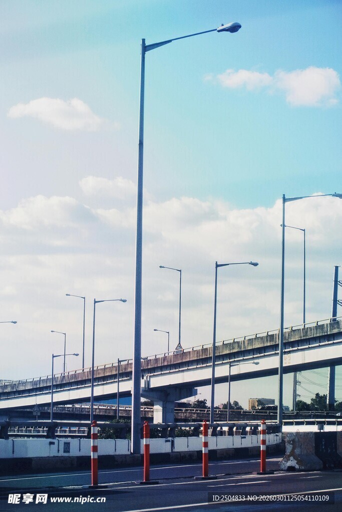 城市高架桥与道路景观