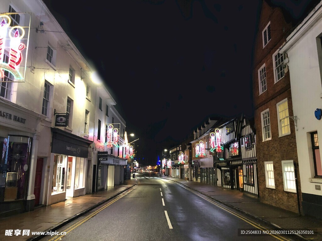 夜晚繁华街道夜景