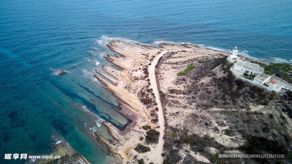 海岸风光 蜿蜒道路通海岛