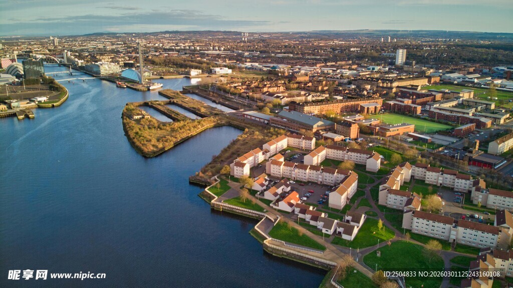城市河畔风光鸟瞰
