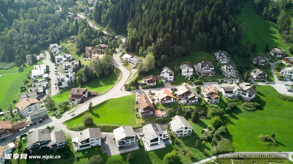 山间村落鸟瞰美景