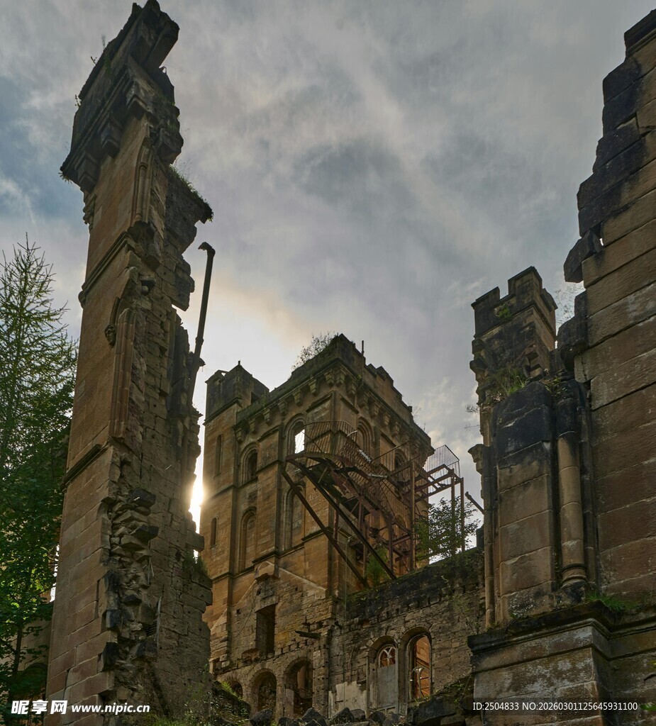 古老废墟尽显岁月沧桑