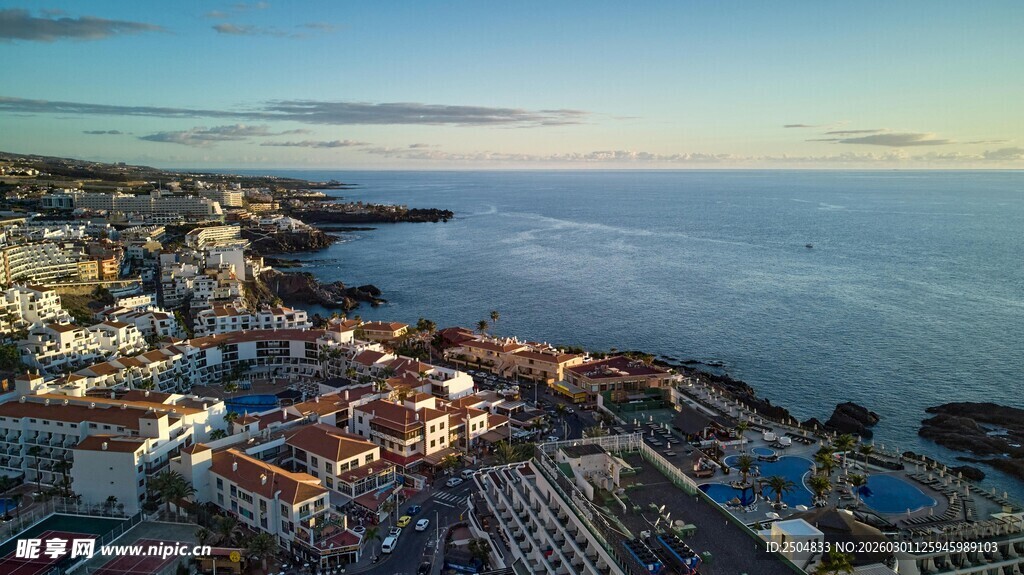 海滨城市美丽天际线