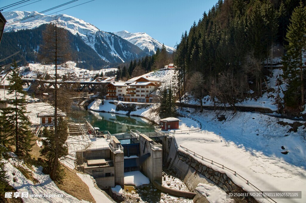 冬日山间小镇雪景