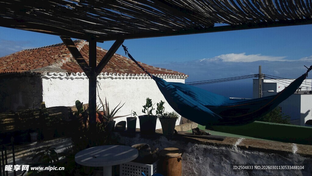 海边露台惬意休闲场景